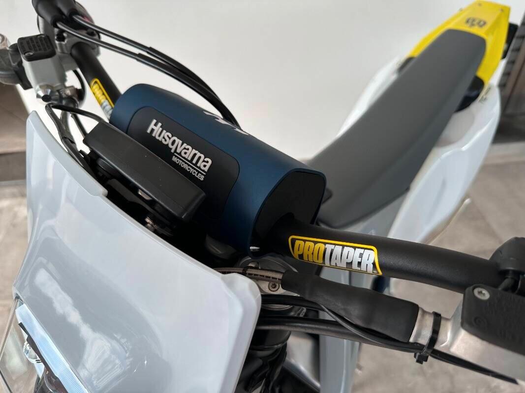 Husqvarna TC 125 2T | modello Cross omologato Enduro 2025