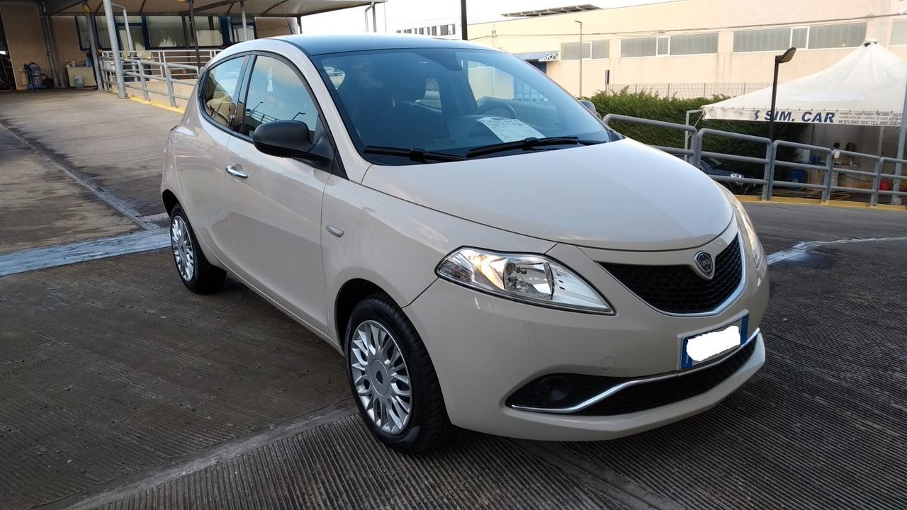 Lancia Ypsilon 1.2 69 CV 5 porte Silver