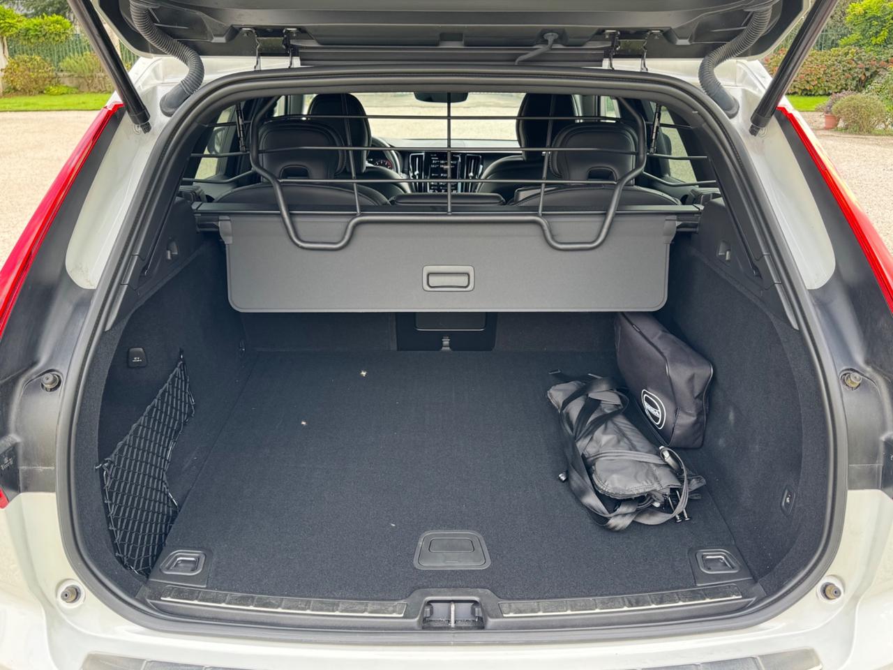 Volvo XC 60 XC60 B4 Geartronic R-design