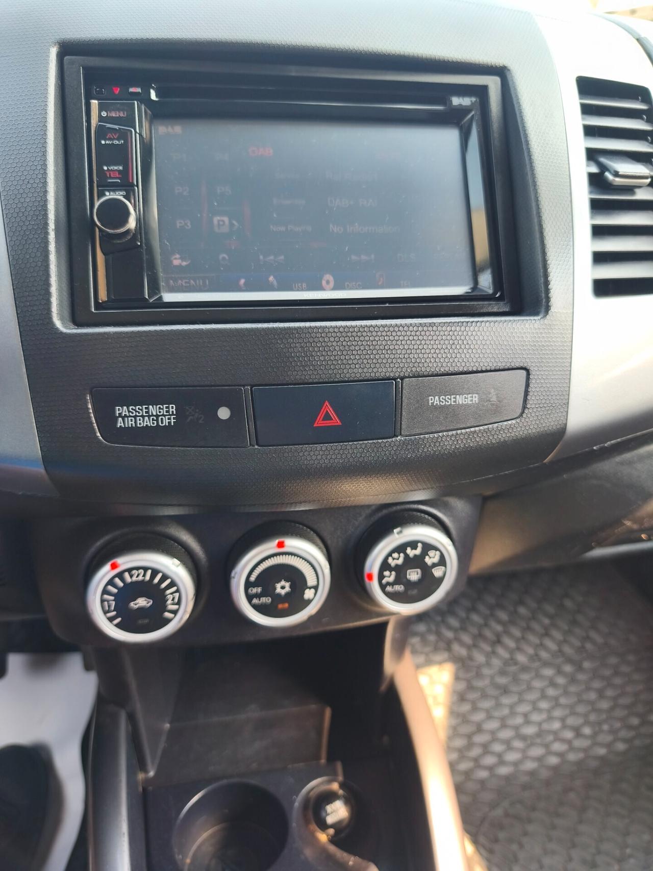 Mitsubishi Outlander 2.0D 7 posti gancio traino
