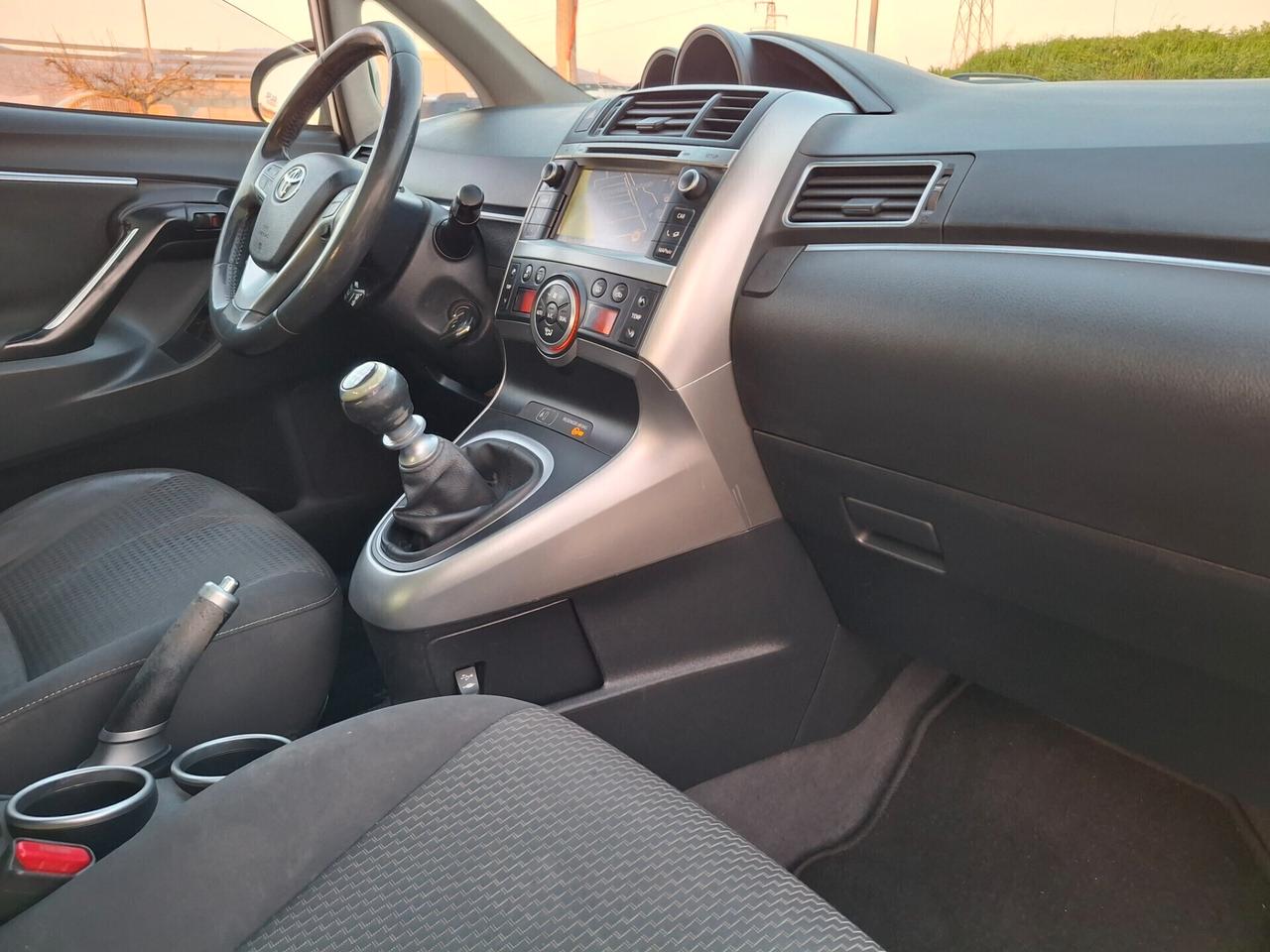 Toyota Verso 1.6 D-4D Style 7 Posti-TETTO-NAVIGATORE--