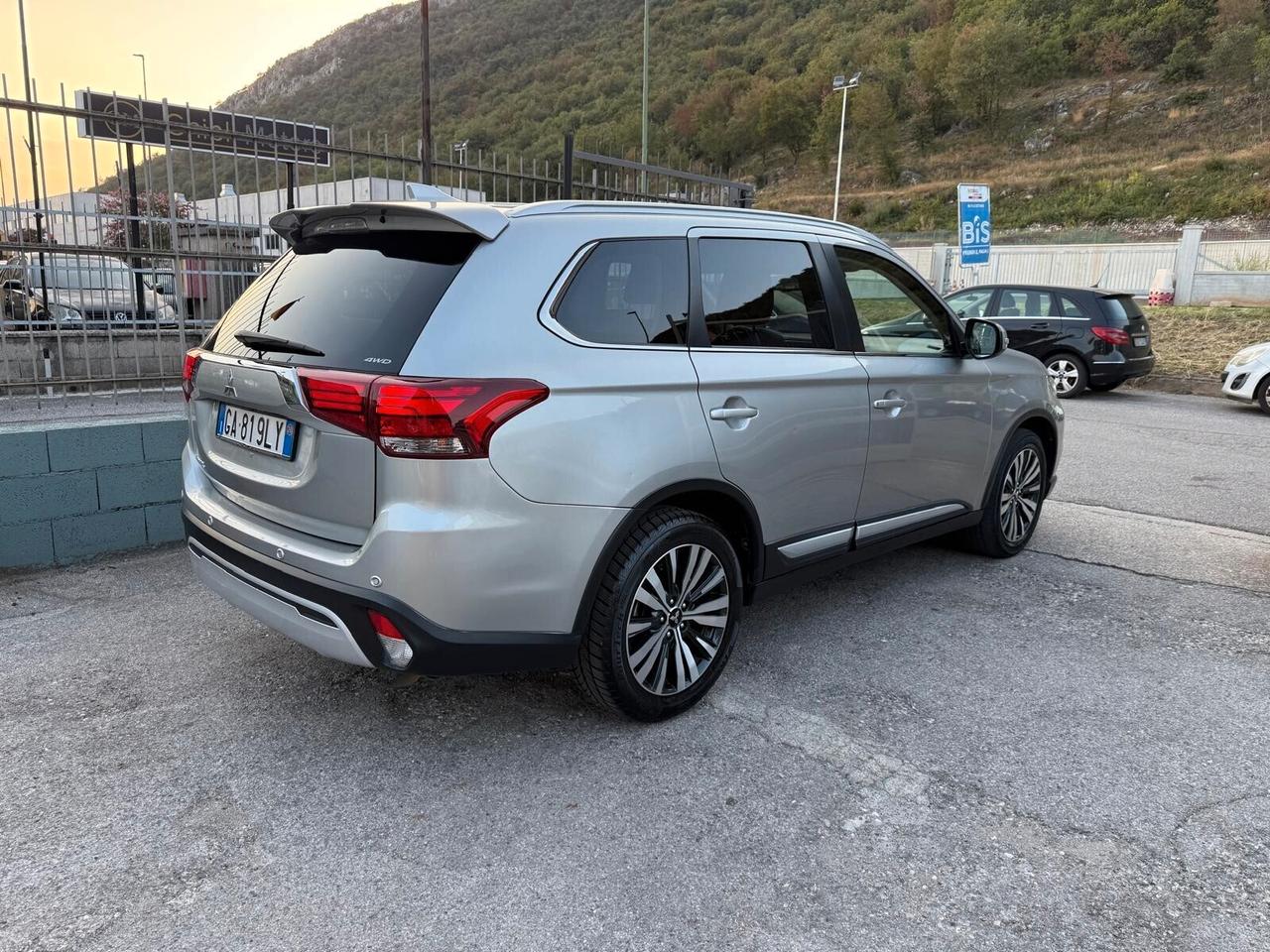 Mitsubishi Outlander 2.0 4WD GPL Bi-fuel CVT Diamond SDA 7 posti