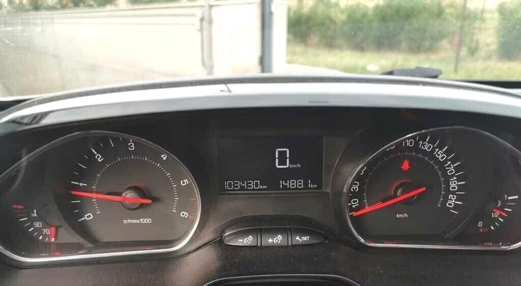 PEUGEOT 208 1,4 HDI-UNICO PROPRIETAR-4 REVISIONI