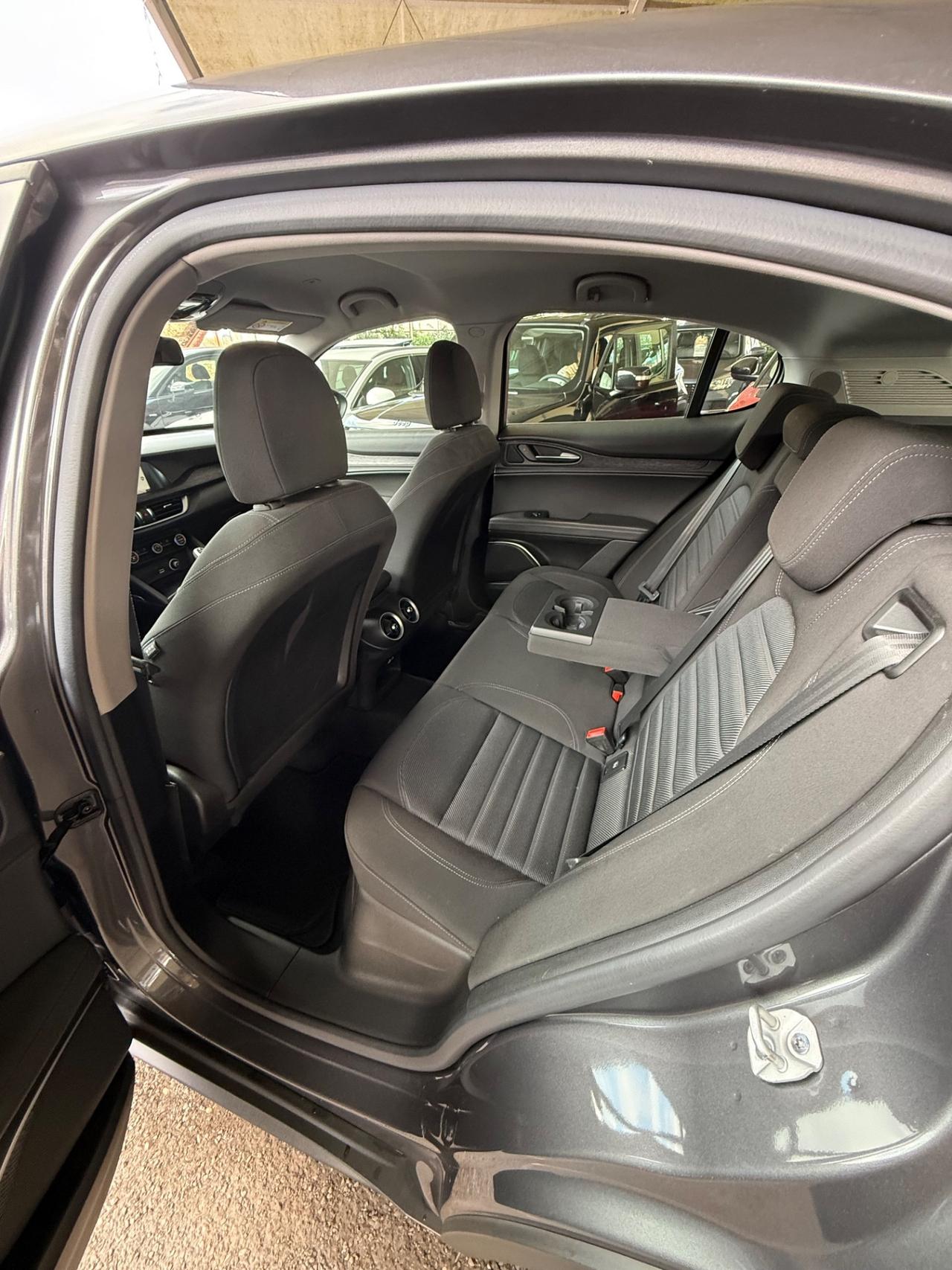 Stelvio 2.2 190 CV Q4 Veloce-unipro-rate-permute