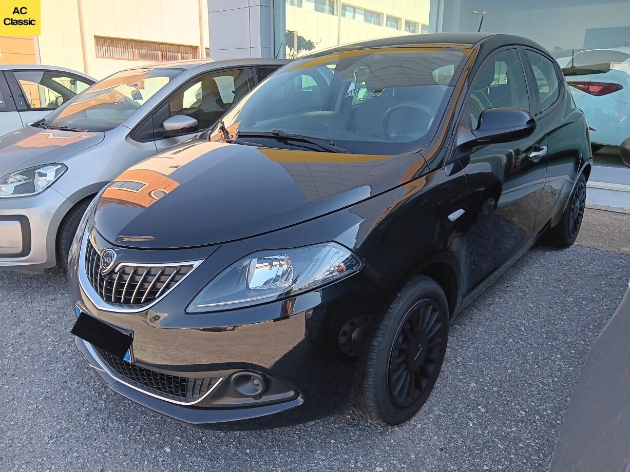 Lancia Ypsilon Hybrid Silver 1.0 (70 cv)