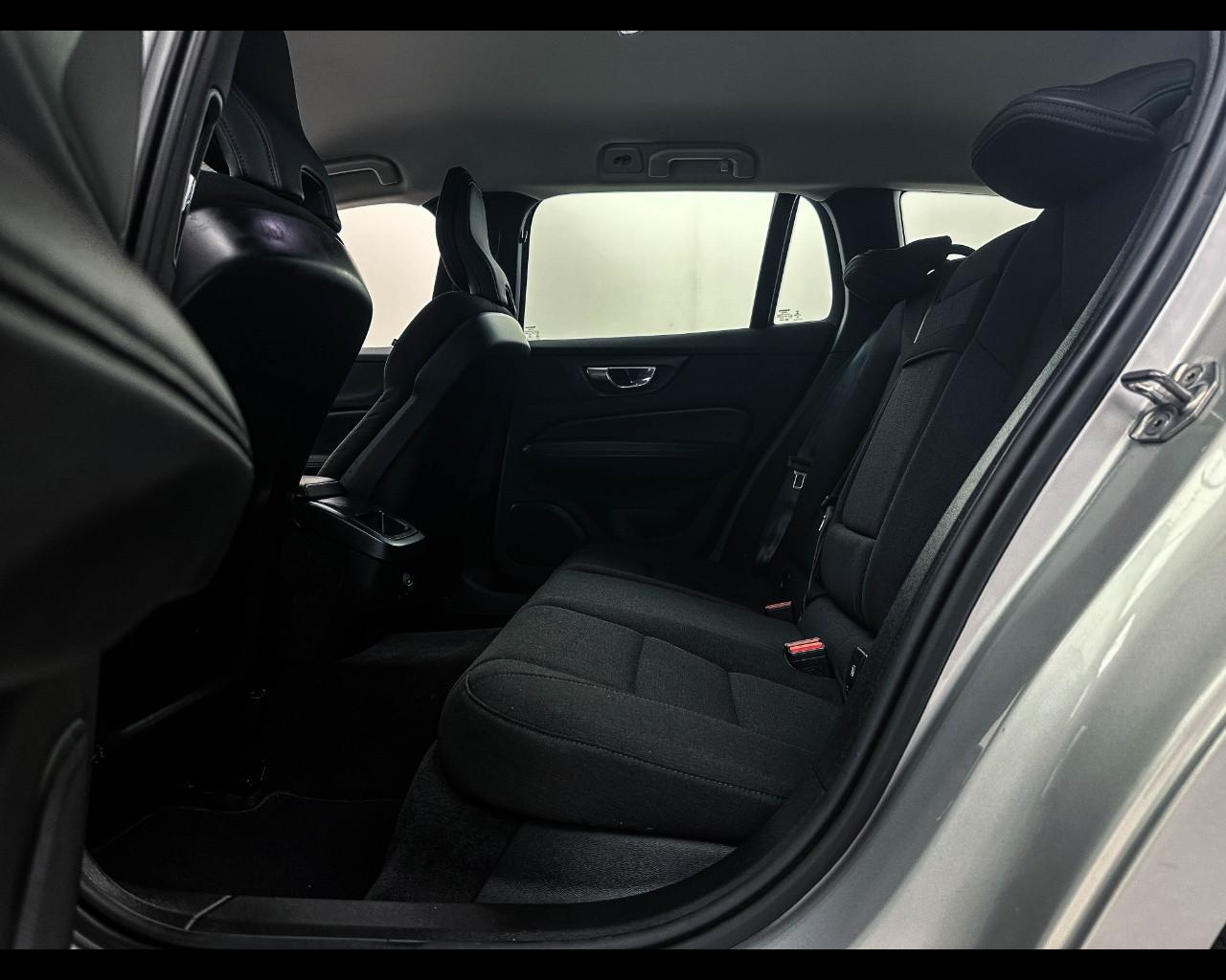 VOLVO V60 B4 (d) Geartronic Momentum Business