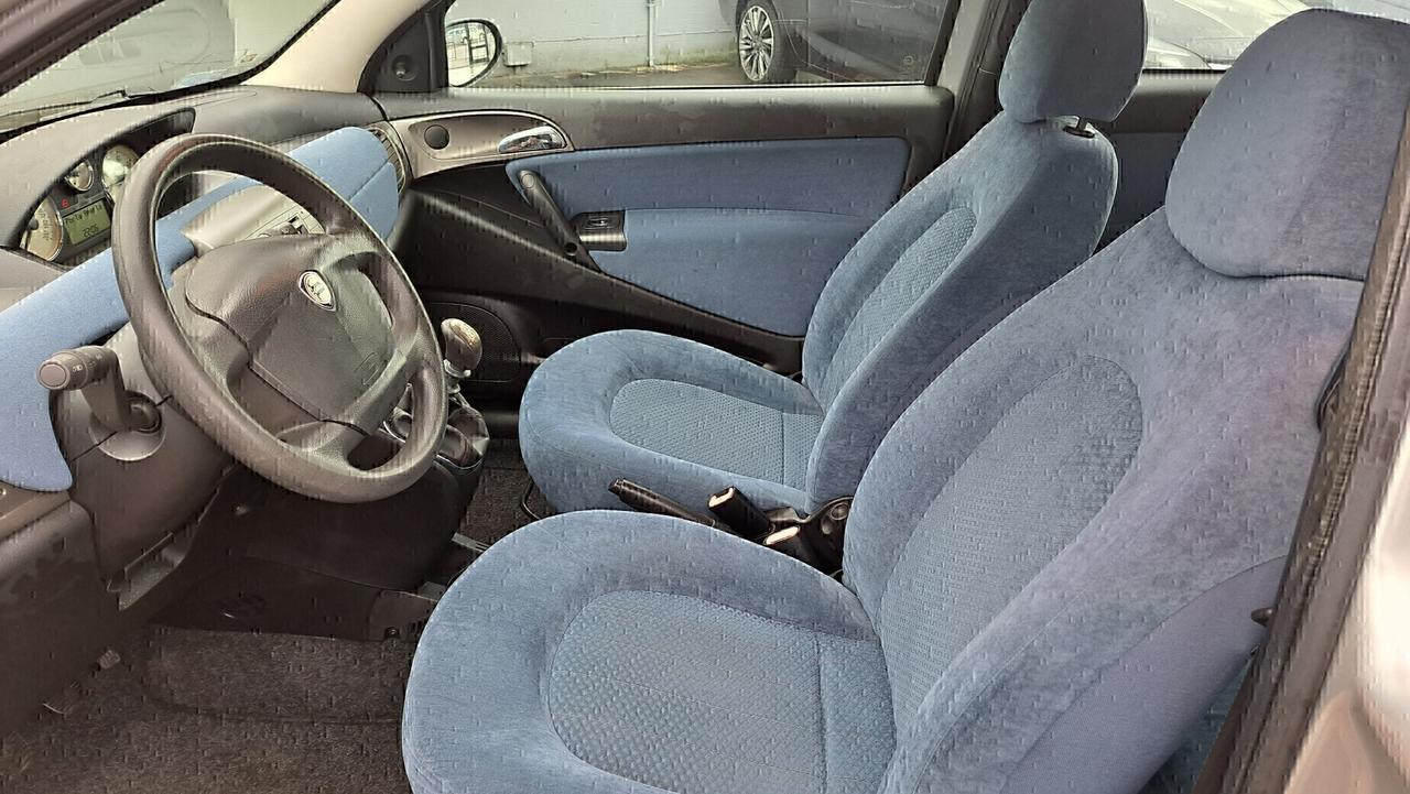 Lancia Ypsilon 1.2 Oro 60Cv