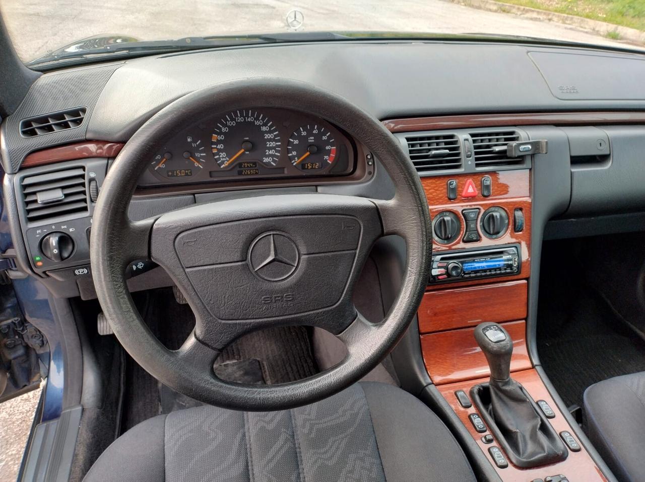Mercedes-benz E 200 cat Classic
