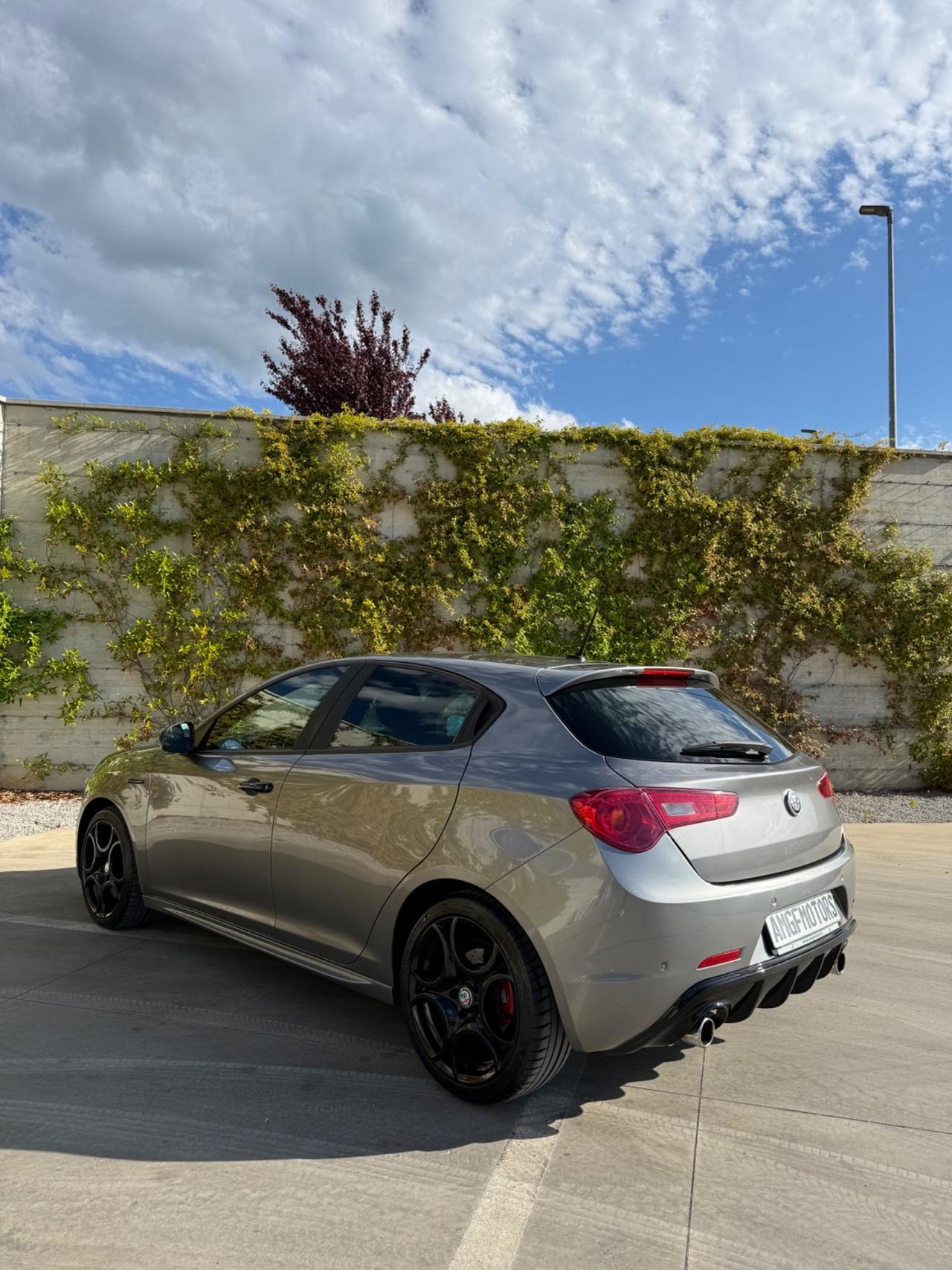 Alfa Romeo Giulietta 1750 Turbo TCT Veloce Carbon look