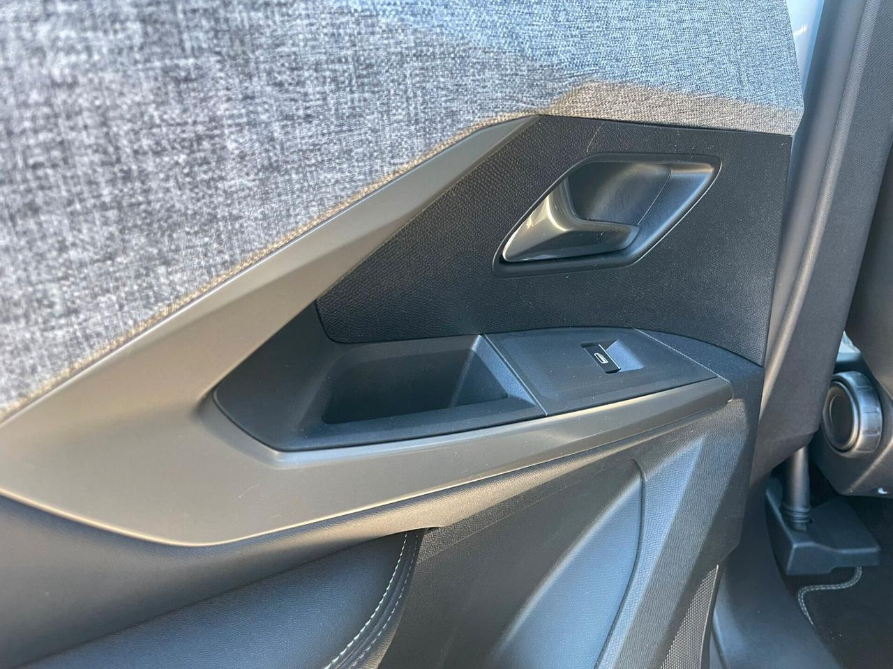 Peugeot 5008 Hybrid 145 e-DCS6 GT