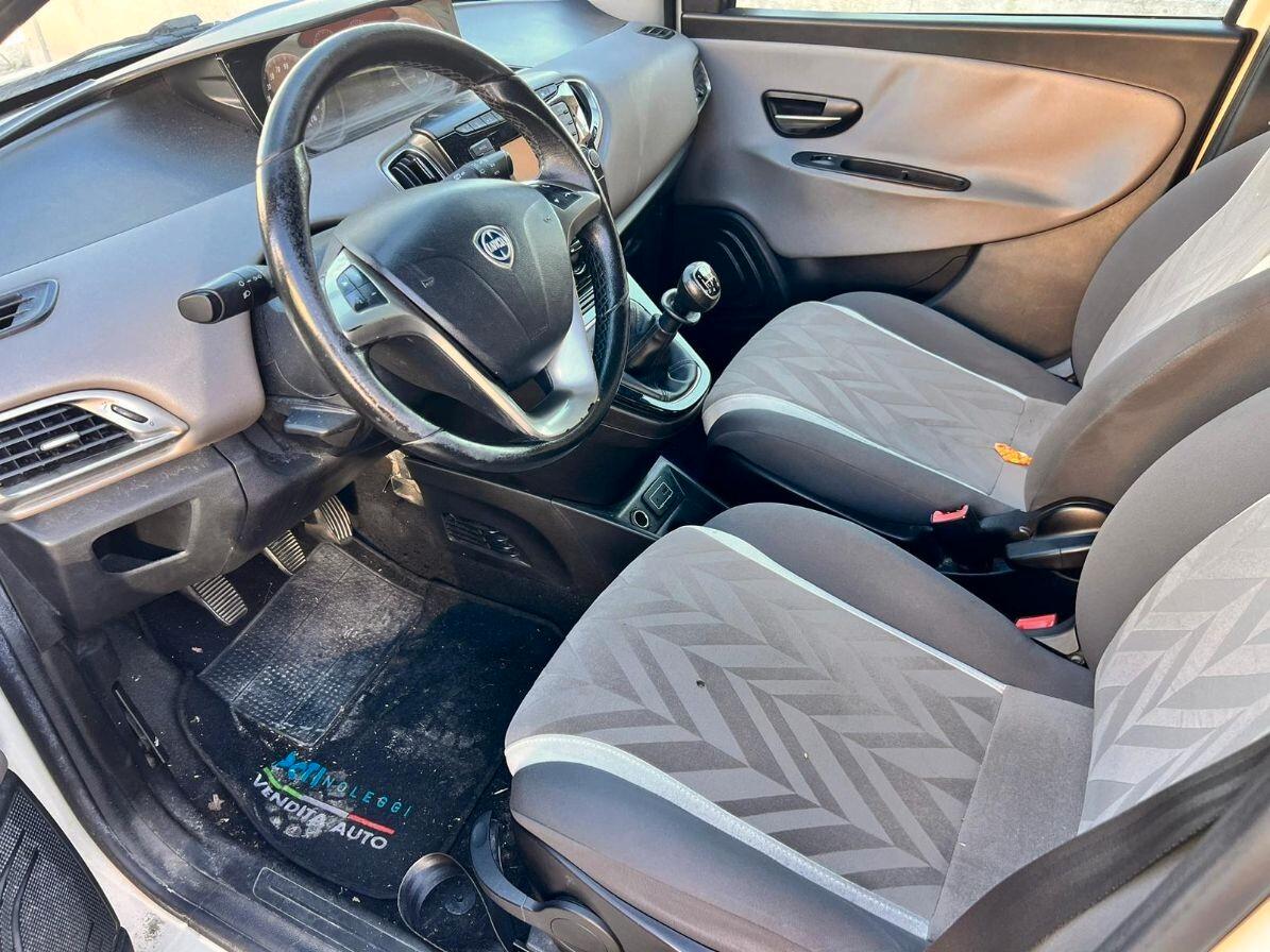 Lancia Ypsilon 0.9 TwinAir 85 CV 5 porte Metano Ecochic Gold