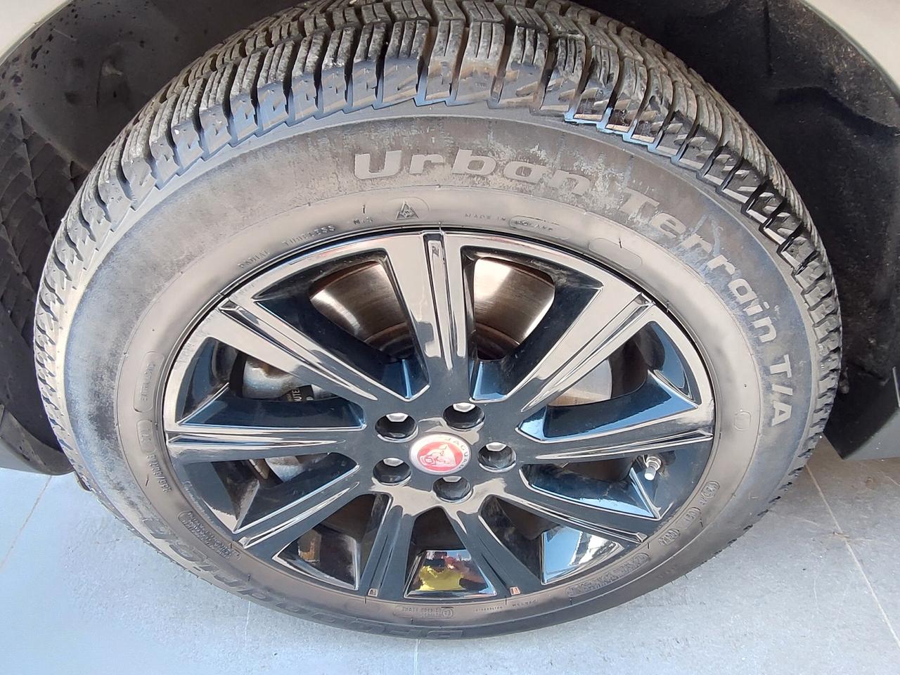Jaguar E-Pace 2.0 BENZINA 200cv R-Dynamic S