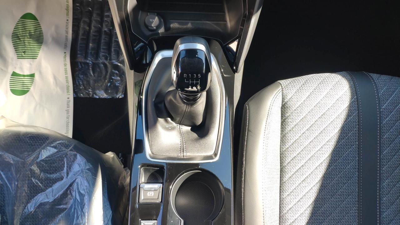 Peugeot 208 Allure 1200 Benz 100 CV Km0