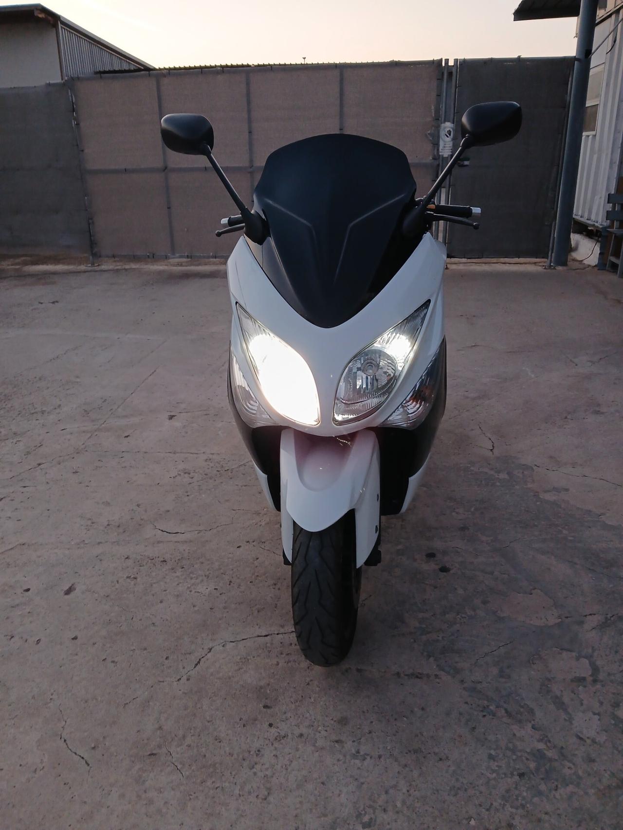 Yamaha T Max White max