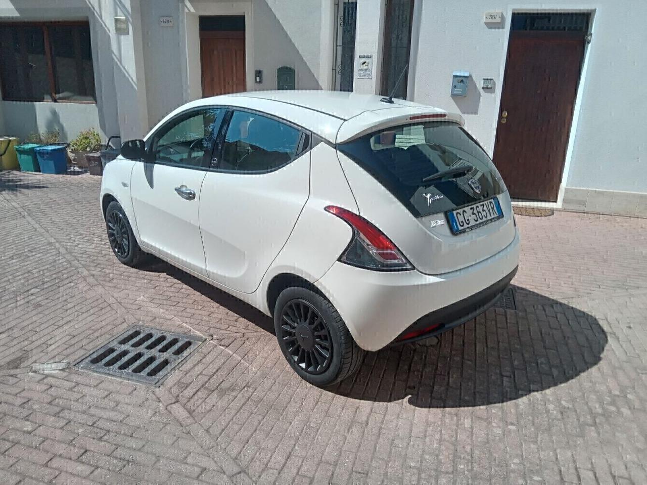 Lancia Ypsilon 1.0 Hybrid Ok Neo