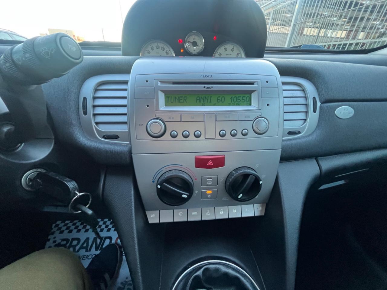 Lancia Ypsilon 1.2 69 CV Unyca - 2011