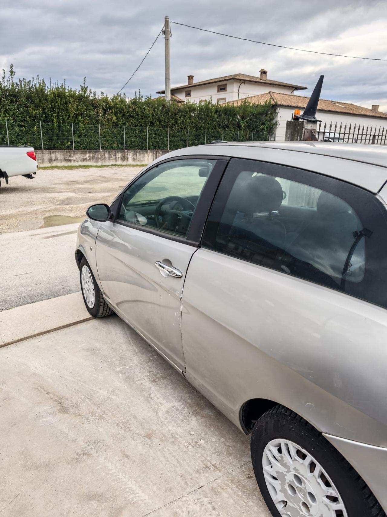 Lancia Ypsilon 1.2 16V Argento garantita 12 mesi