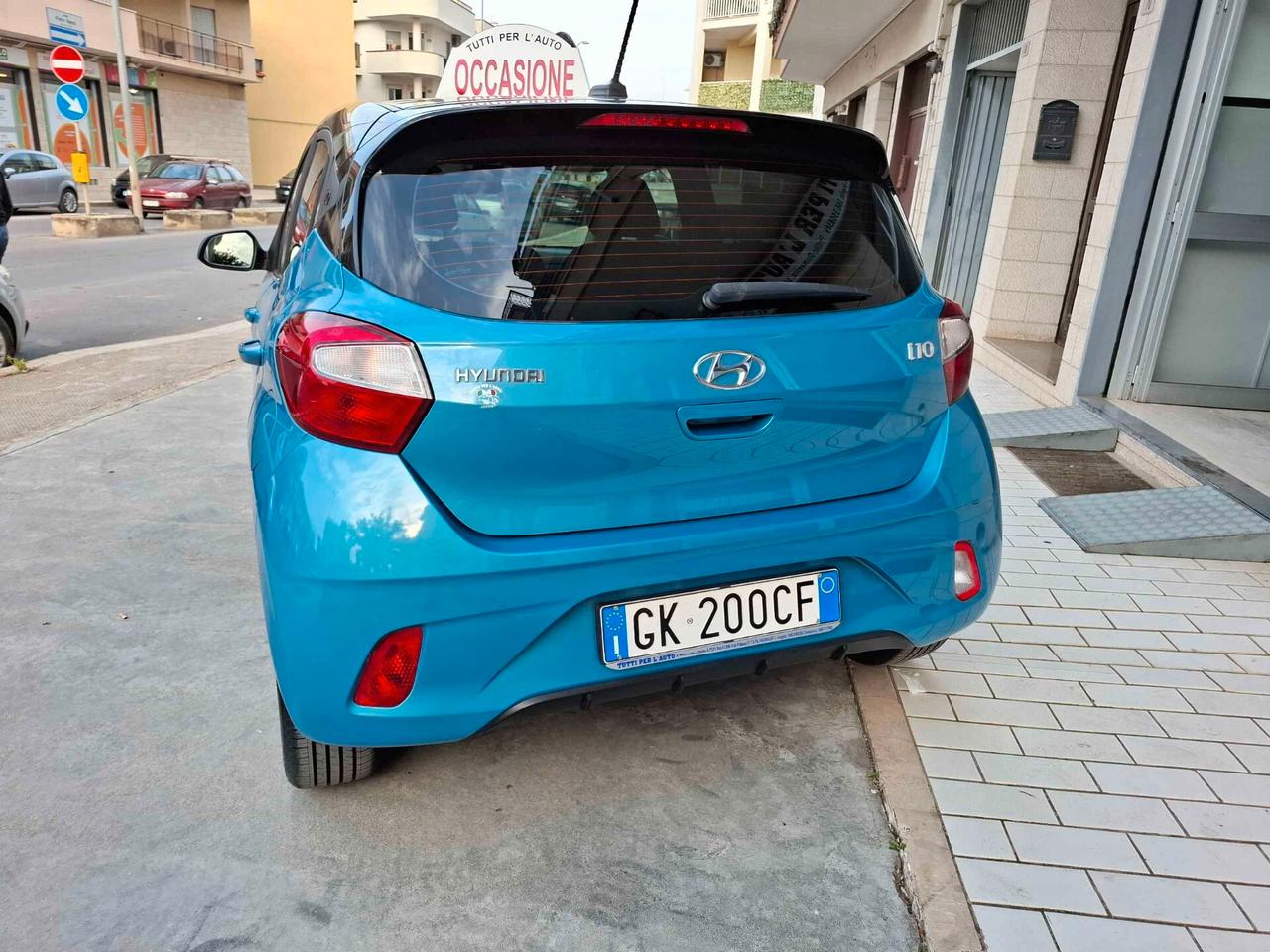 Hyundai i10 1.0 BENZINA - 2022 BICOLORE