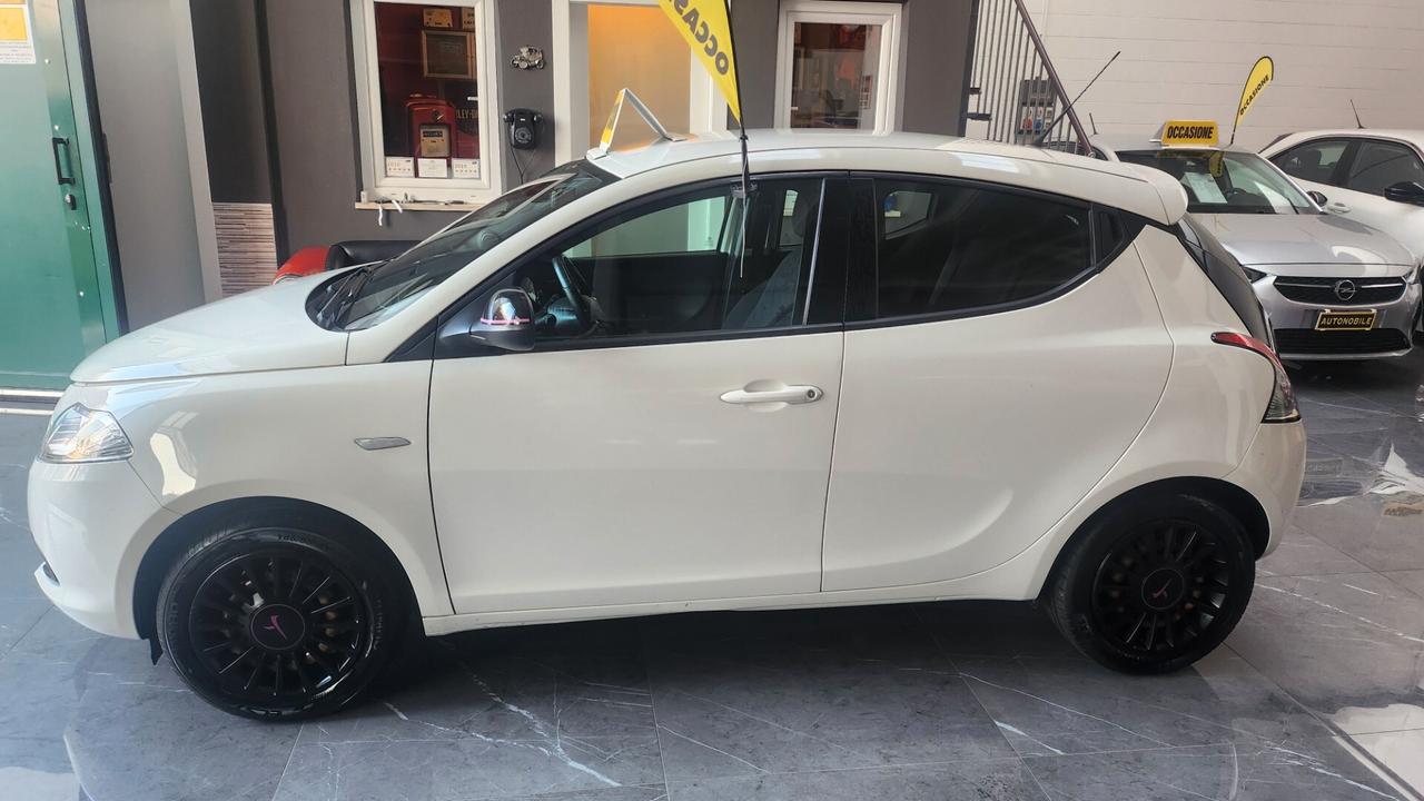 Lancia Ypsilon 1.2 69 CV 5 porte S&S Silver