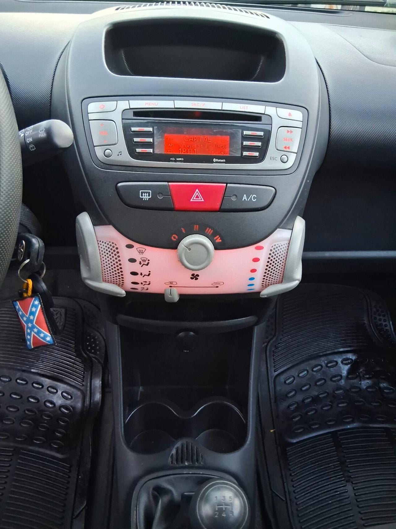 Toyota Aygo 1.0 12V VVT-i 5 porte Cool Soda Connect