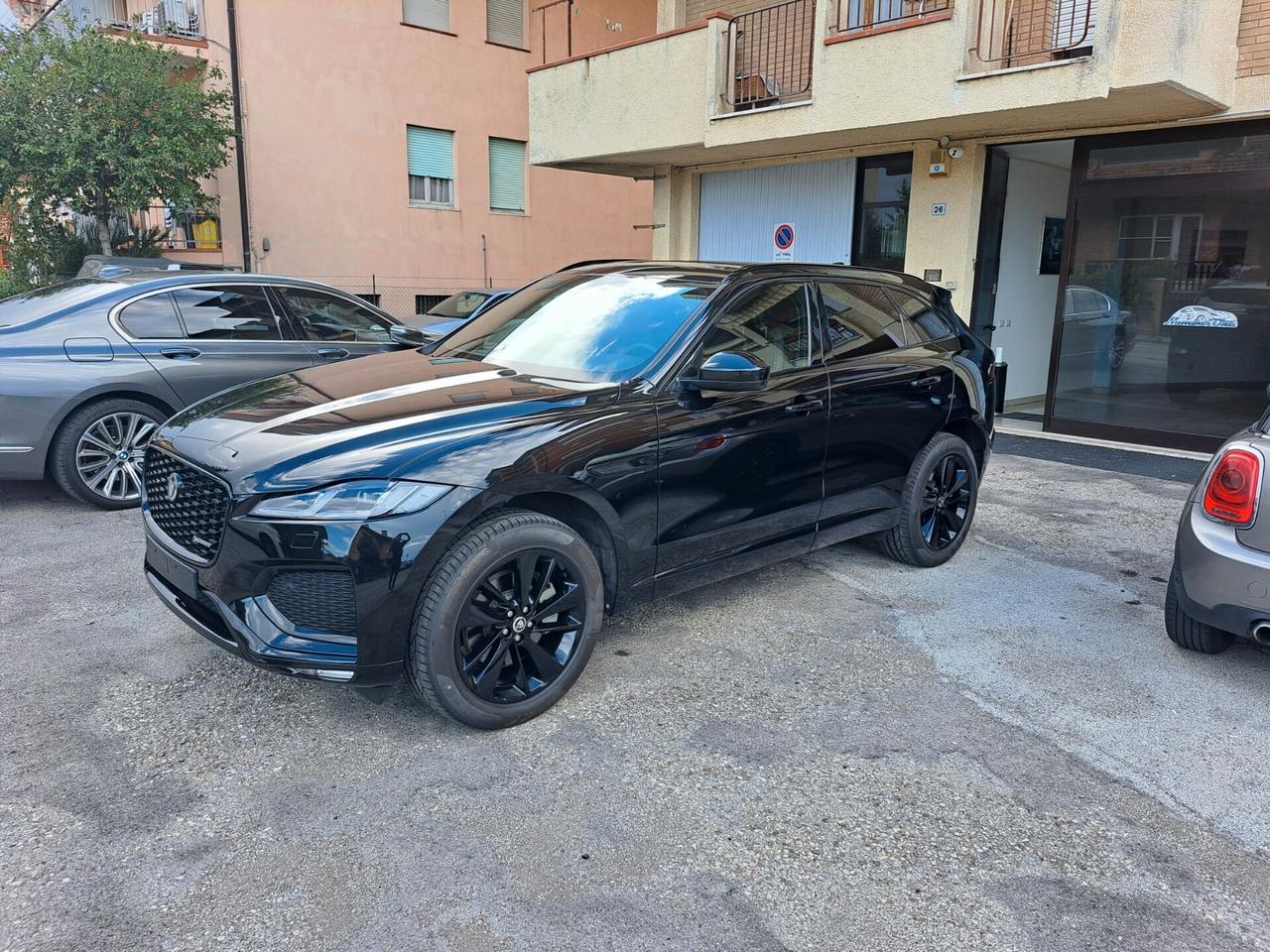 Jaguar F-Pace 2.0 D 204 CV AWD aut. R-Dynamic Black