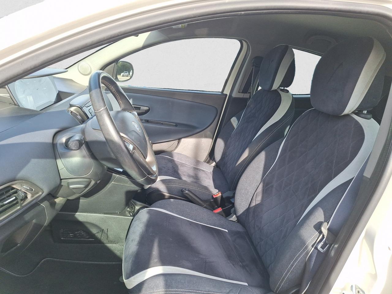 LANCIA Ypsilon 3ª serie - Ypsilon 1.2 69 CV 5 porte Mya