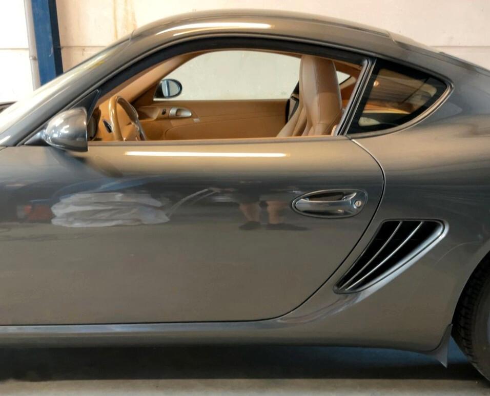 Porsche Cayman 2.7