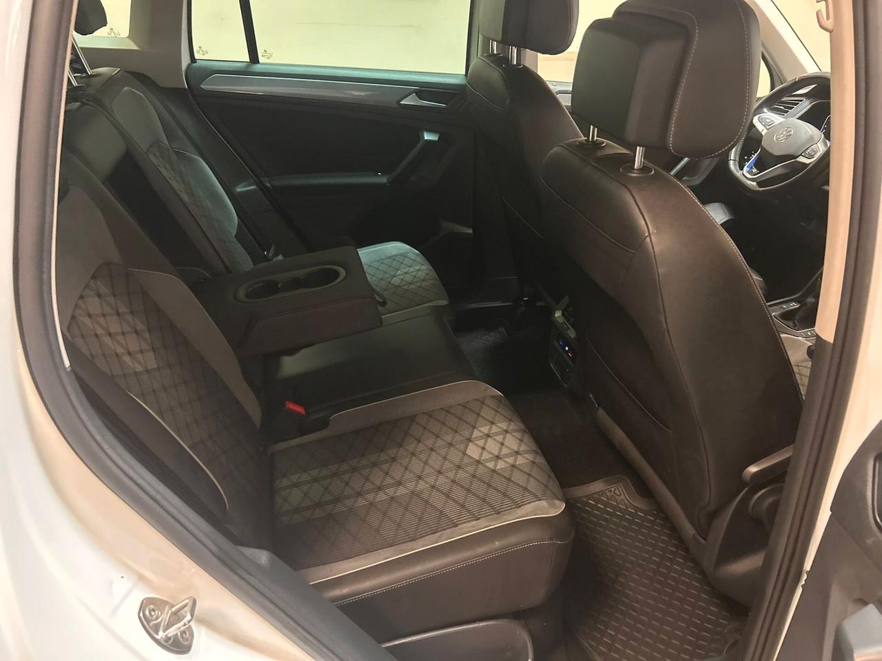 Volkswagen Tiguan 2.0 TDI 150 CV SCR DSG R-Line