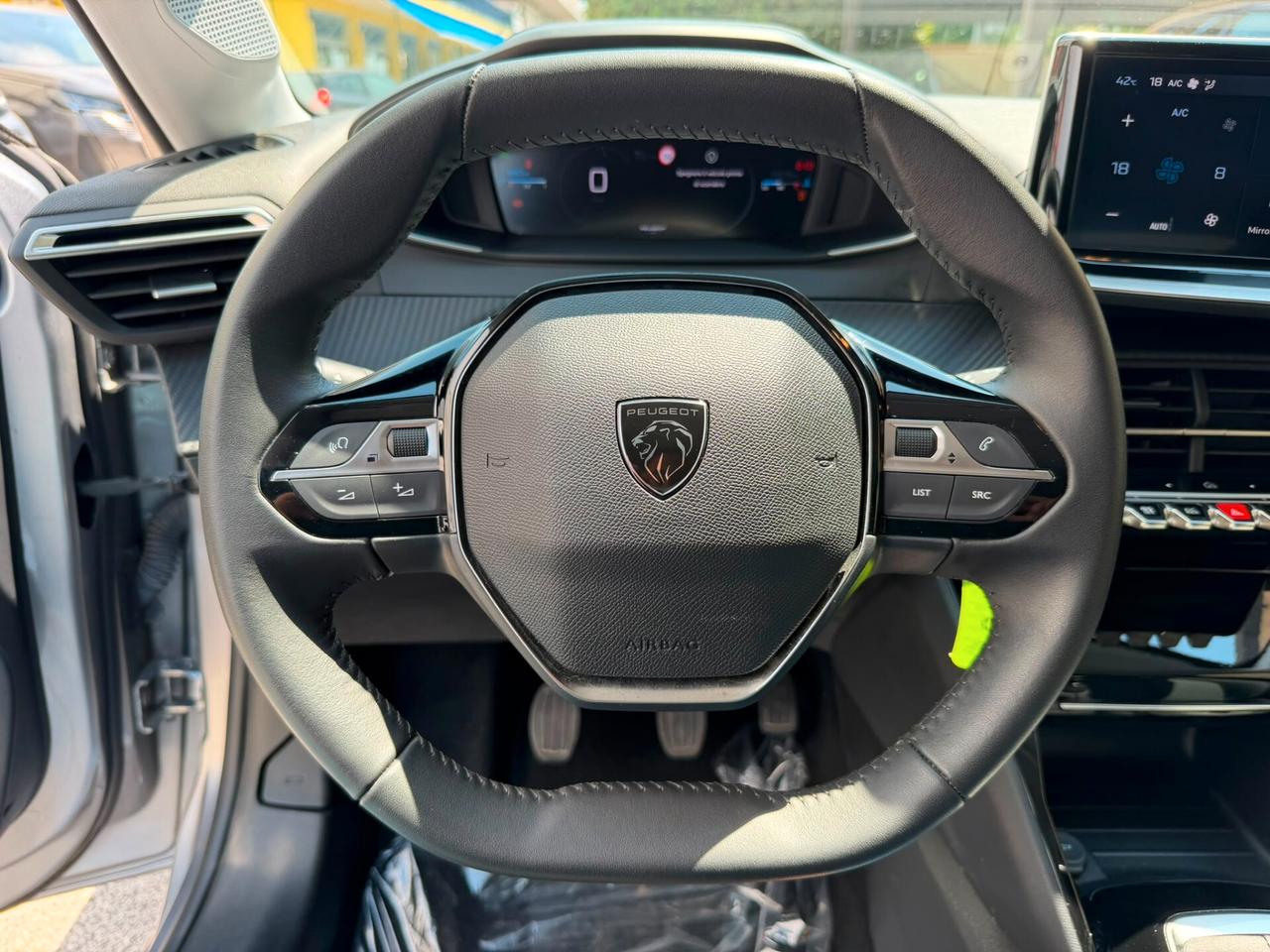 peugeot 208 p.tech 100 Allure *PDC ANT E POST*