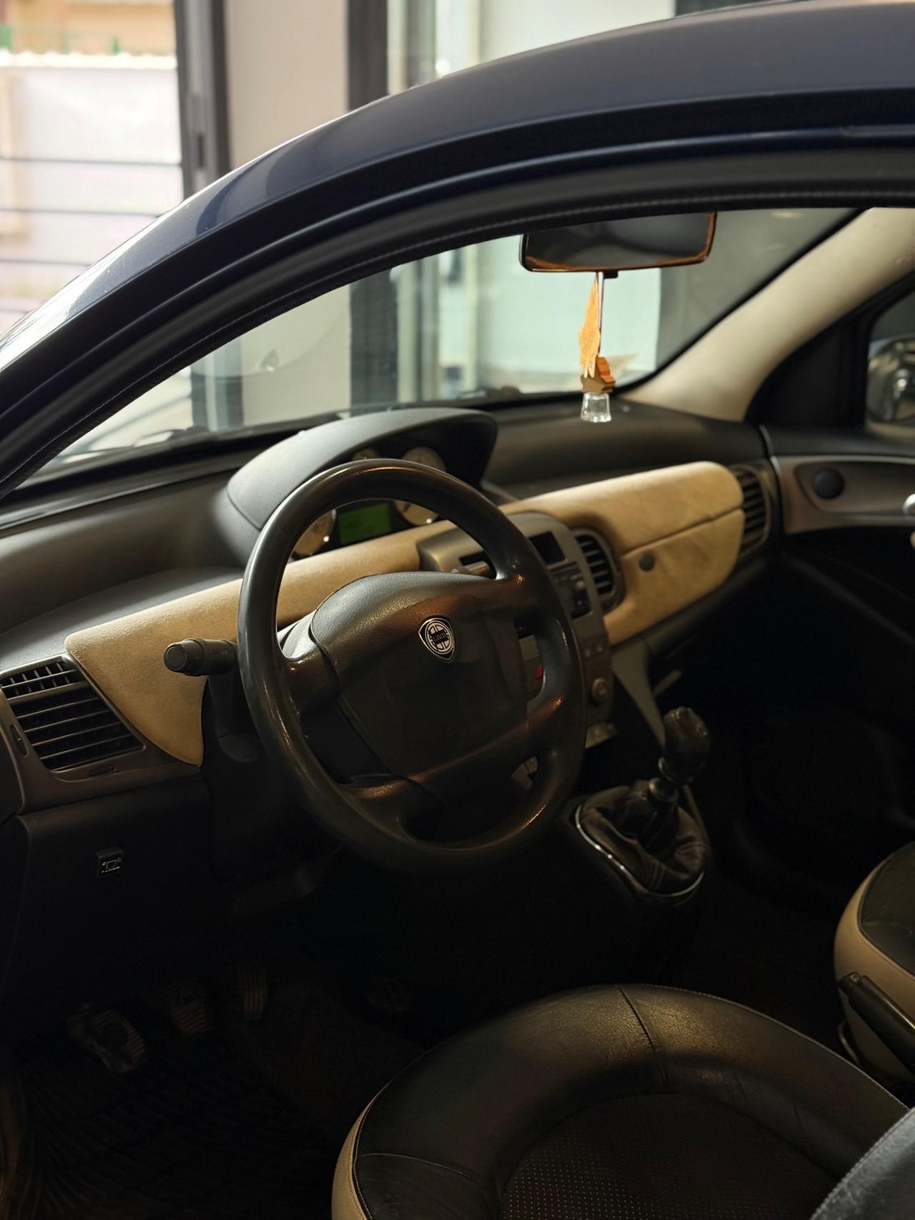 Lancia Ypsilon 1.2 16V Argento GPL