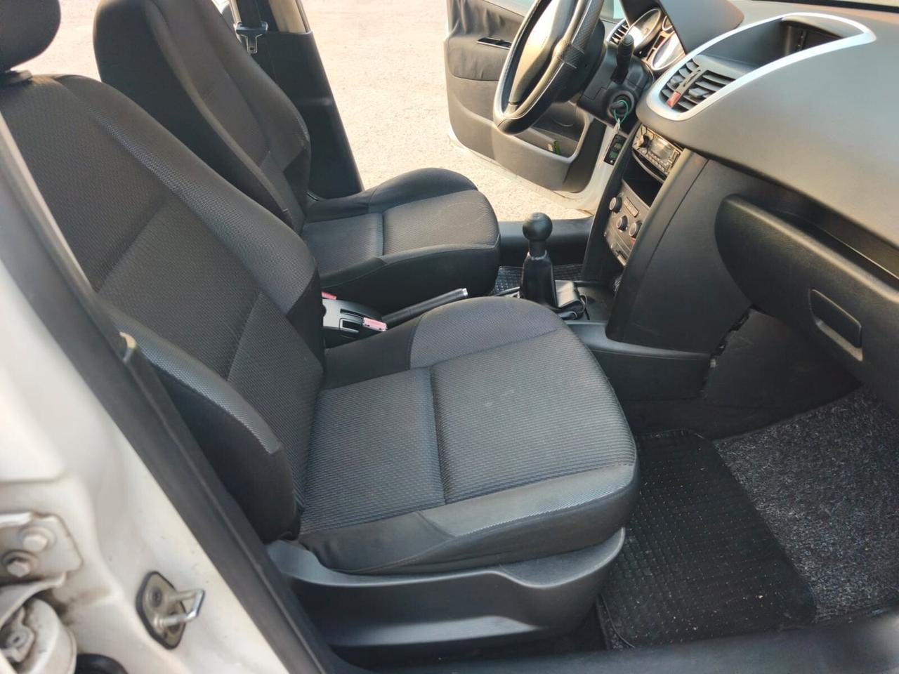 Peugeot 207 2009---1.4 Benzina GPL Neopatentati