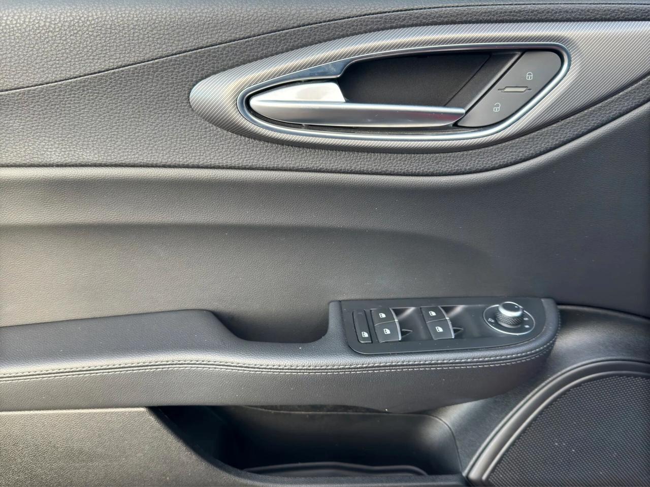 Alfa Romeo Giulia 2.0 Turbo 280 CV AT8 AWD Q4 Veloce