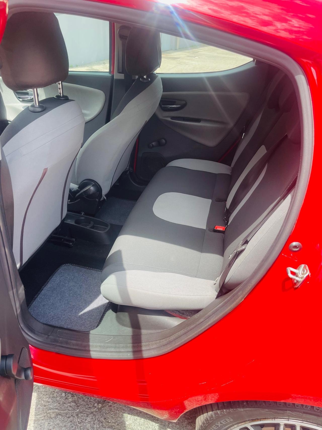Lancia Ypsilon 1.2 69 CV 5 porte GPL Ecochic Silver