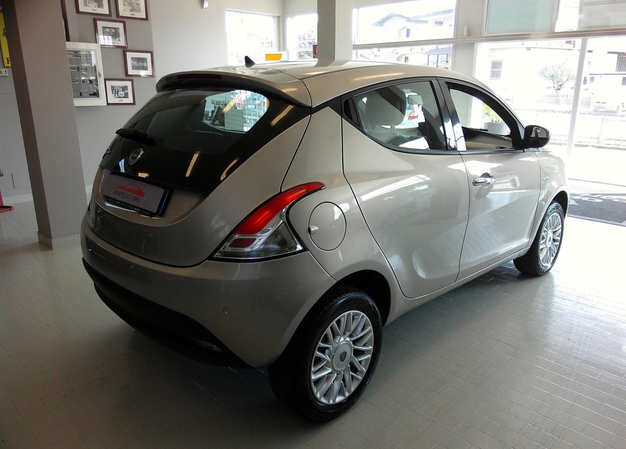 Lancia Ypsilon 0.9 TwinAir 85 CV 5 porte Metano Ecochic Gold NEOPATENTATI