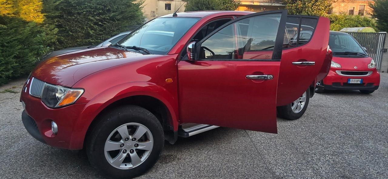 Mitsubishi L200 2.5 DI-D/136CV cambio automatico 4post