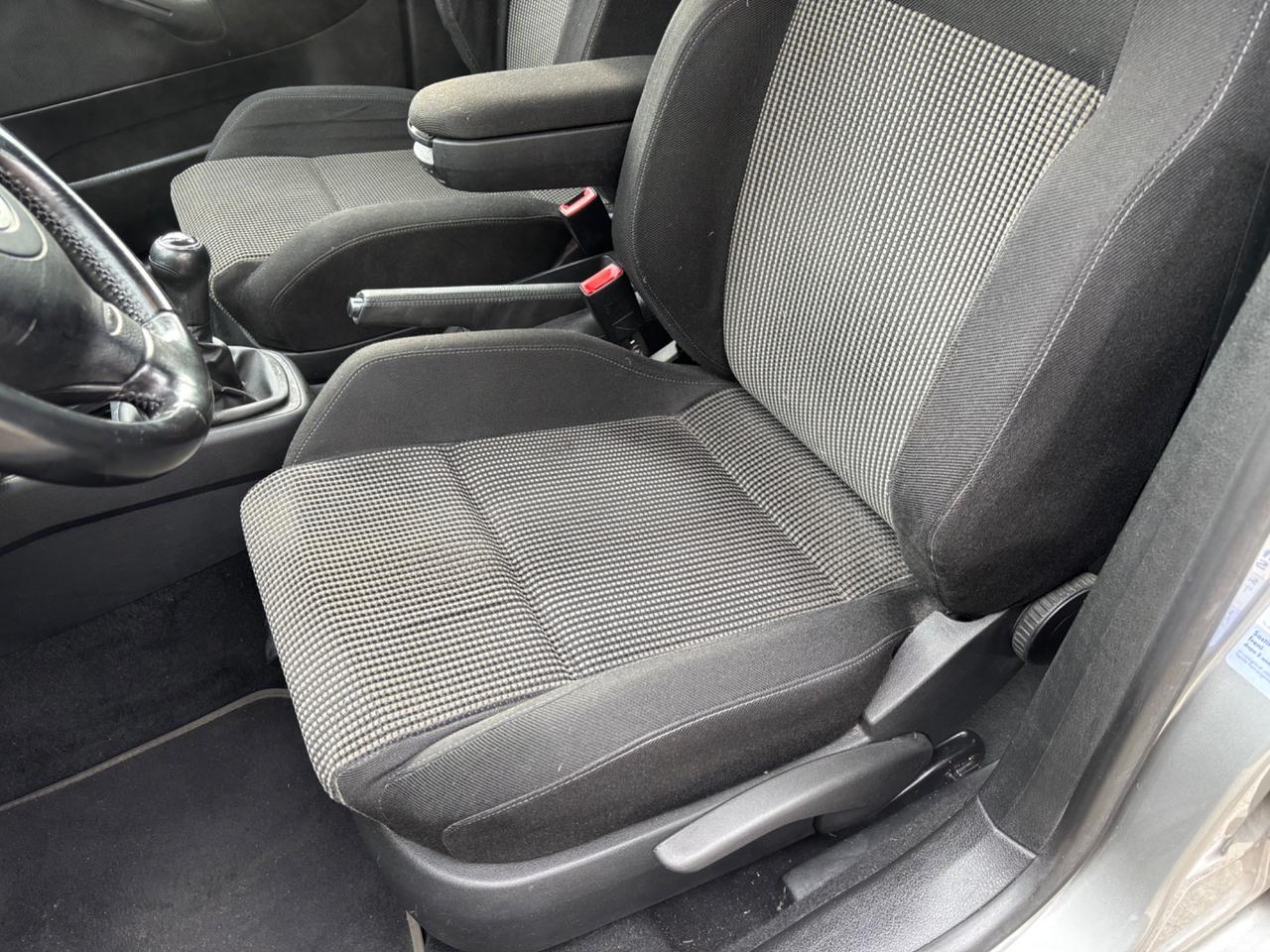 Volkswagen Golf 1.6 5 porte Highline OK NEOPATENTATI