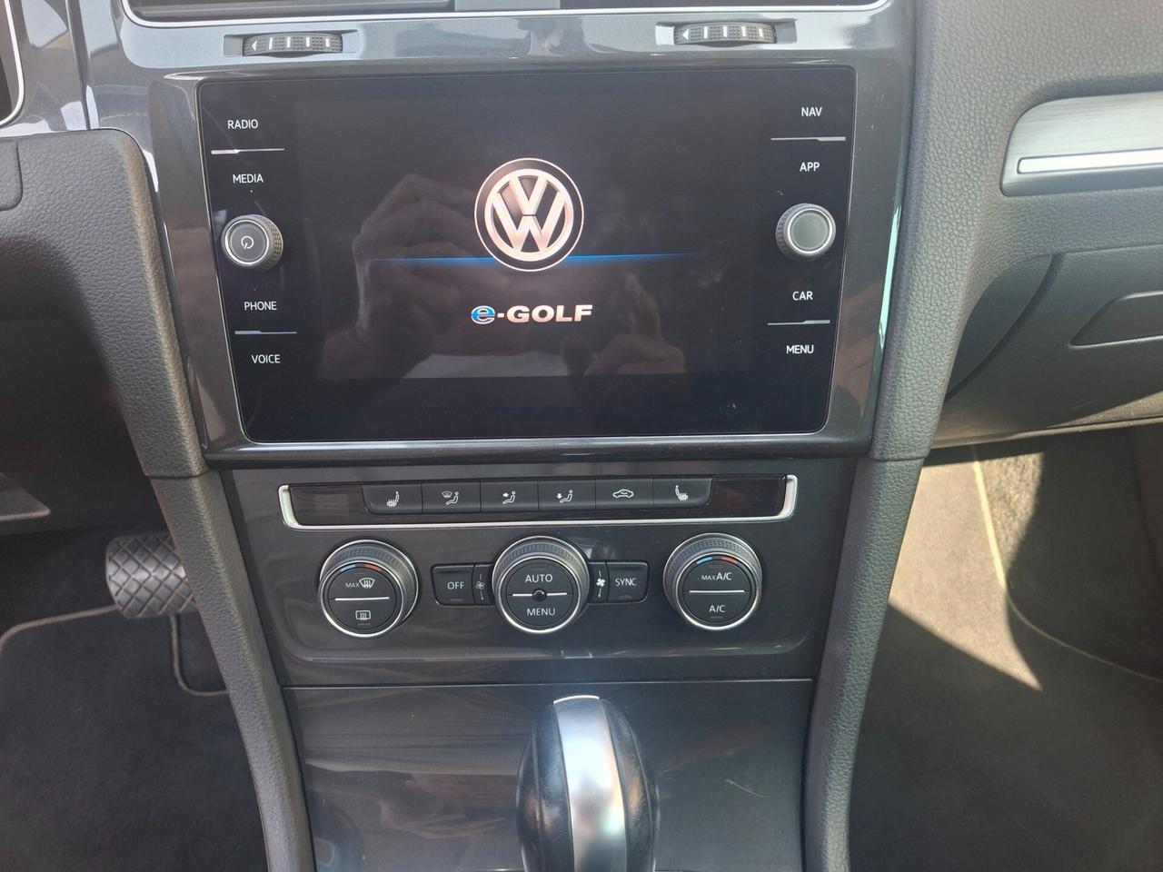 Volkswagen Golf e-Golf 136 CV elettrica