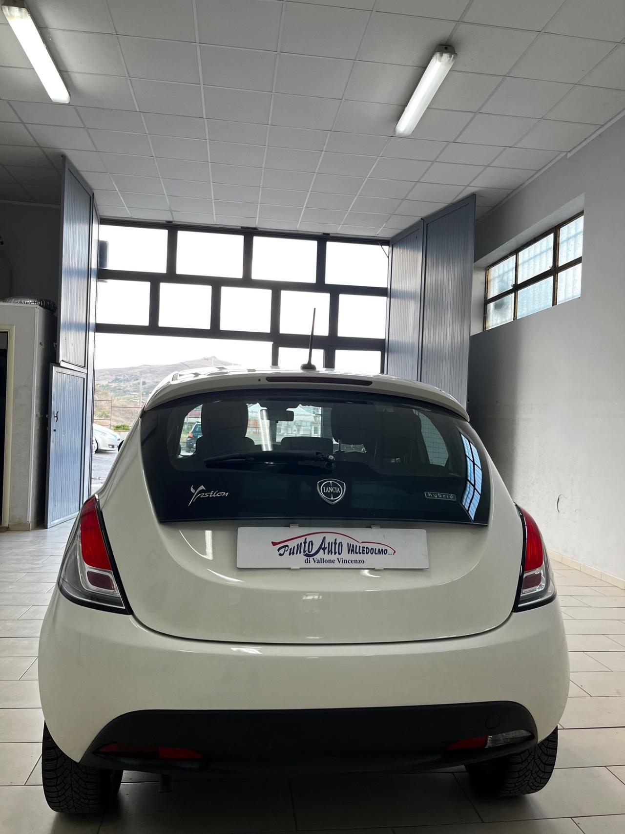LANCIA YPSILON 1.0 FireFly 5 porte S&S Hybrid Ecochic Silver