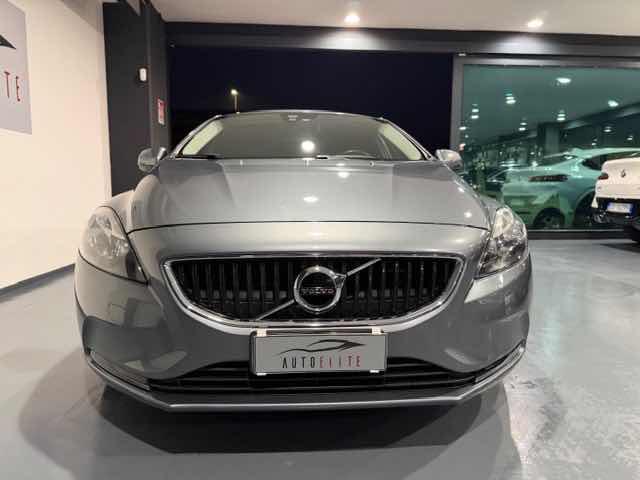 VOLVO V40 D2 R-design