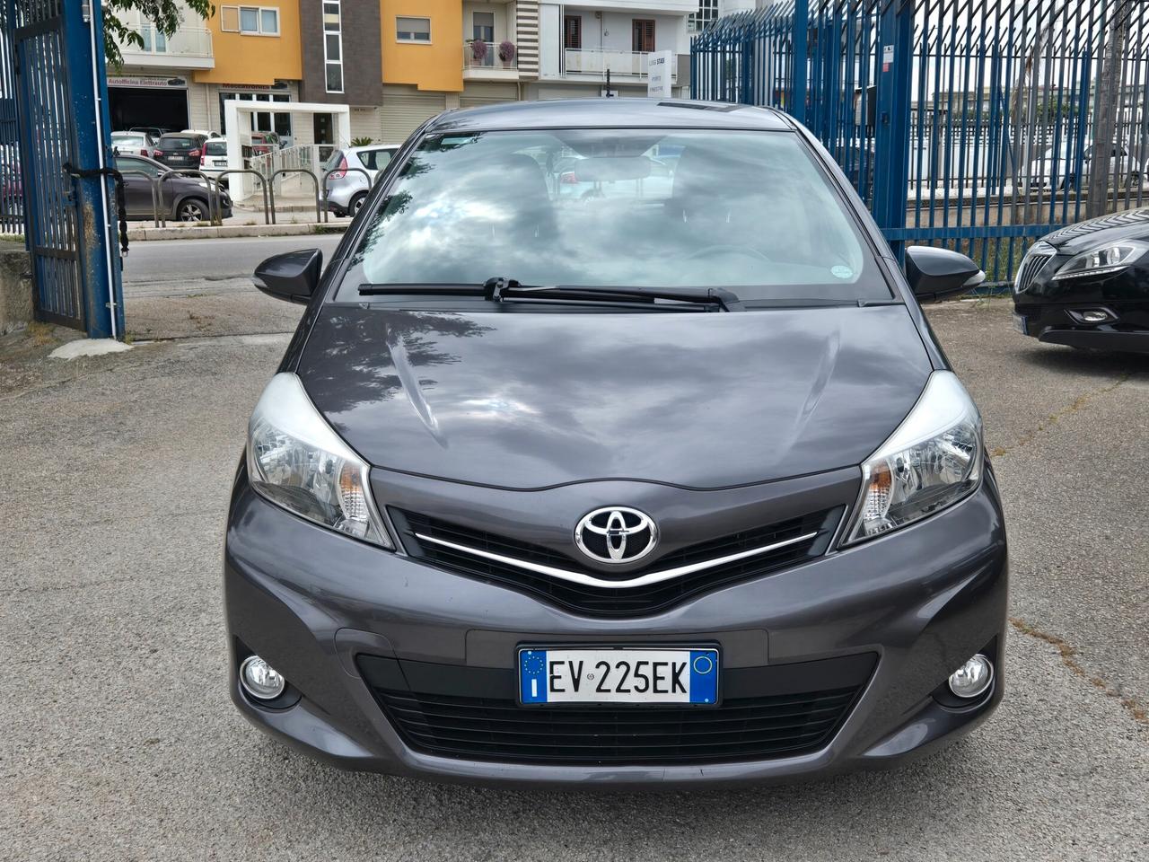 Toyota Yaris 1.0 5 porte Lounge del 2014
