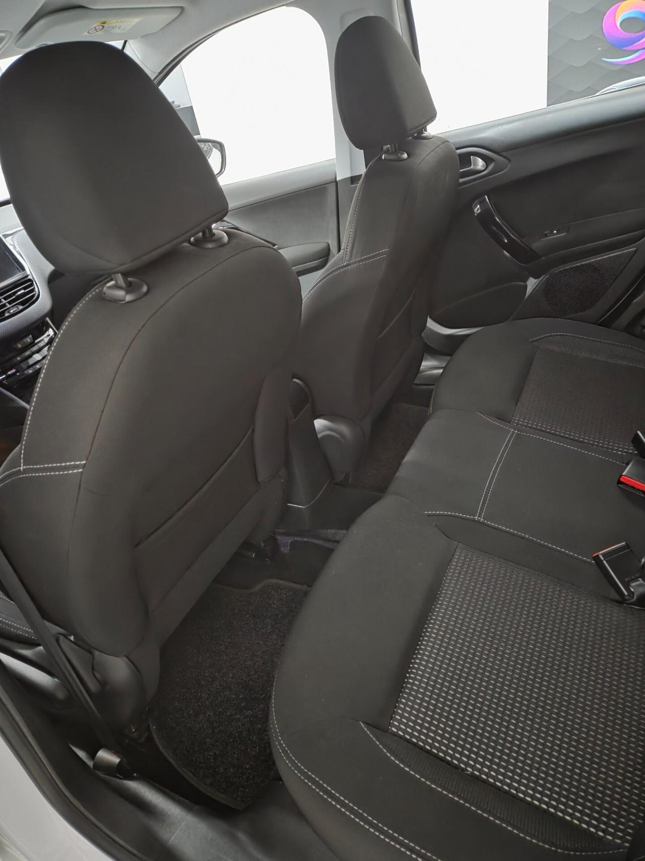 Peugeot 208 PureTech 82 5p. GPL Allure