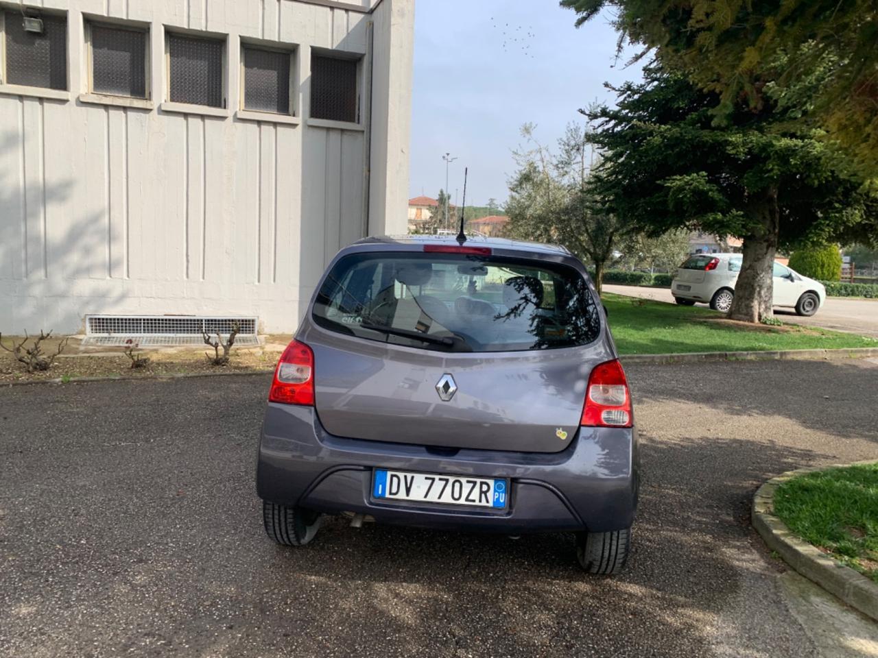 Utilitaria 1.2 benzina neopatentati