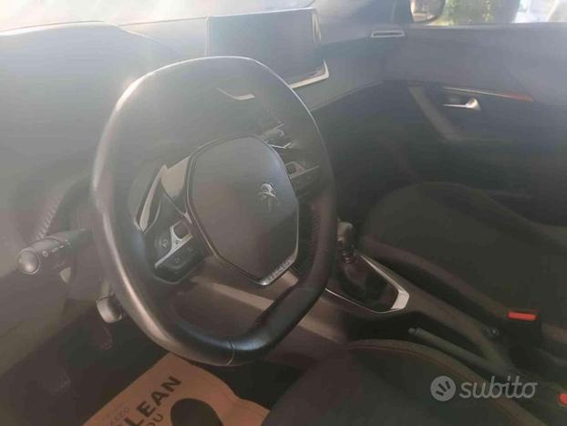 PEUGEOT 2008 1.2 101cv Active
