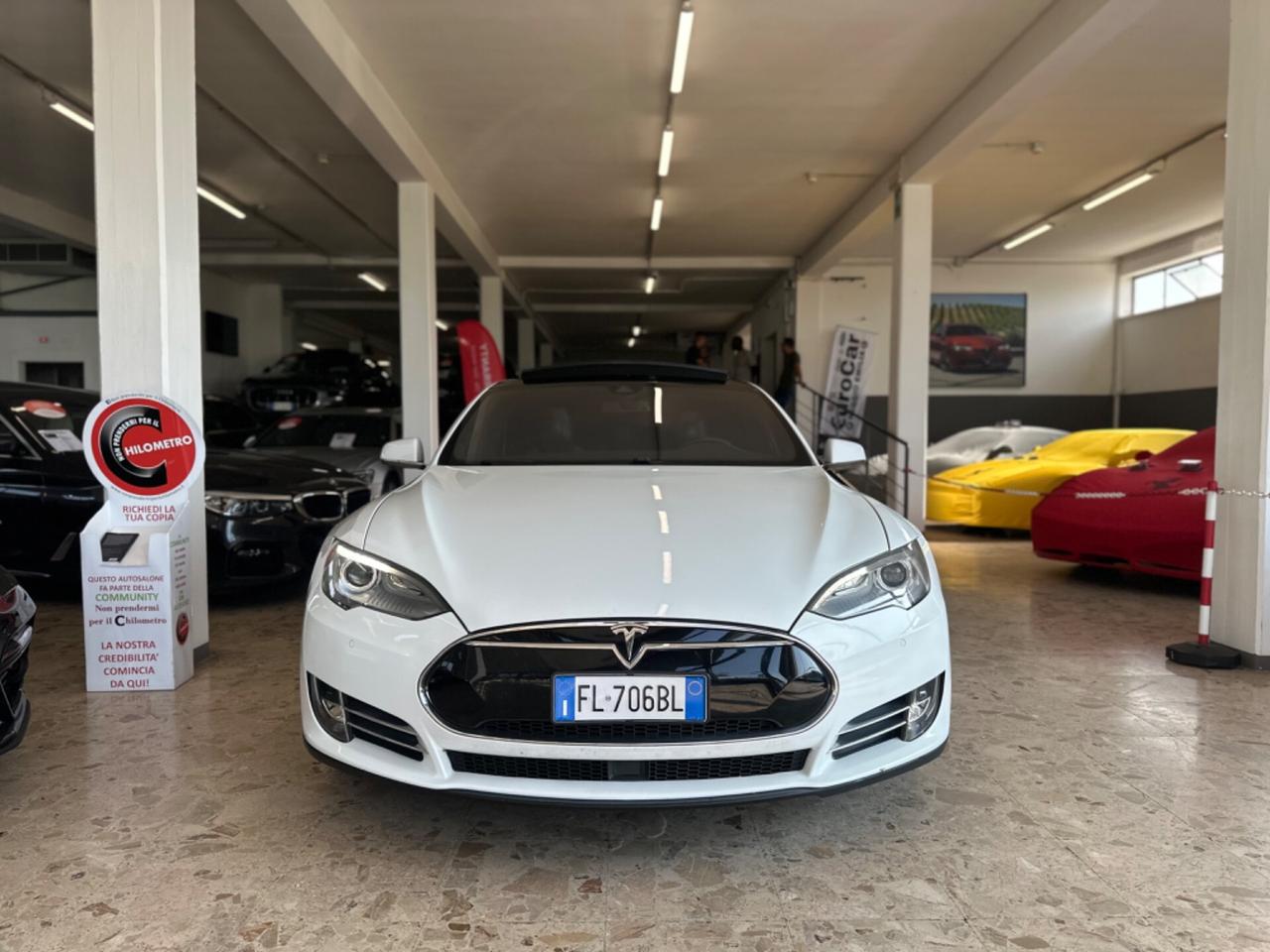 Tesla Model S 85kWh Dual Motor Performance ricariche gratuite