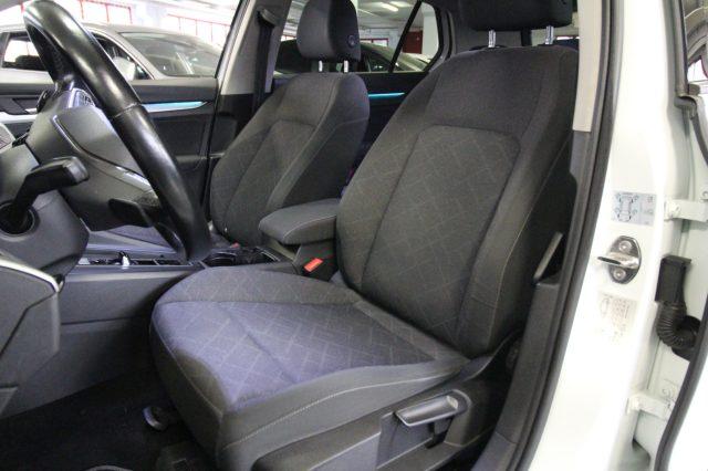 VOLKSWAGEN Golf Life 1.0 eTSI 110 CV DSG