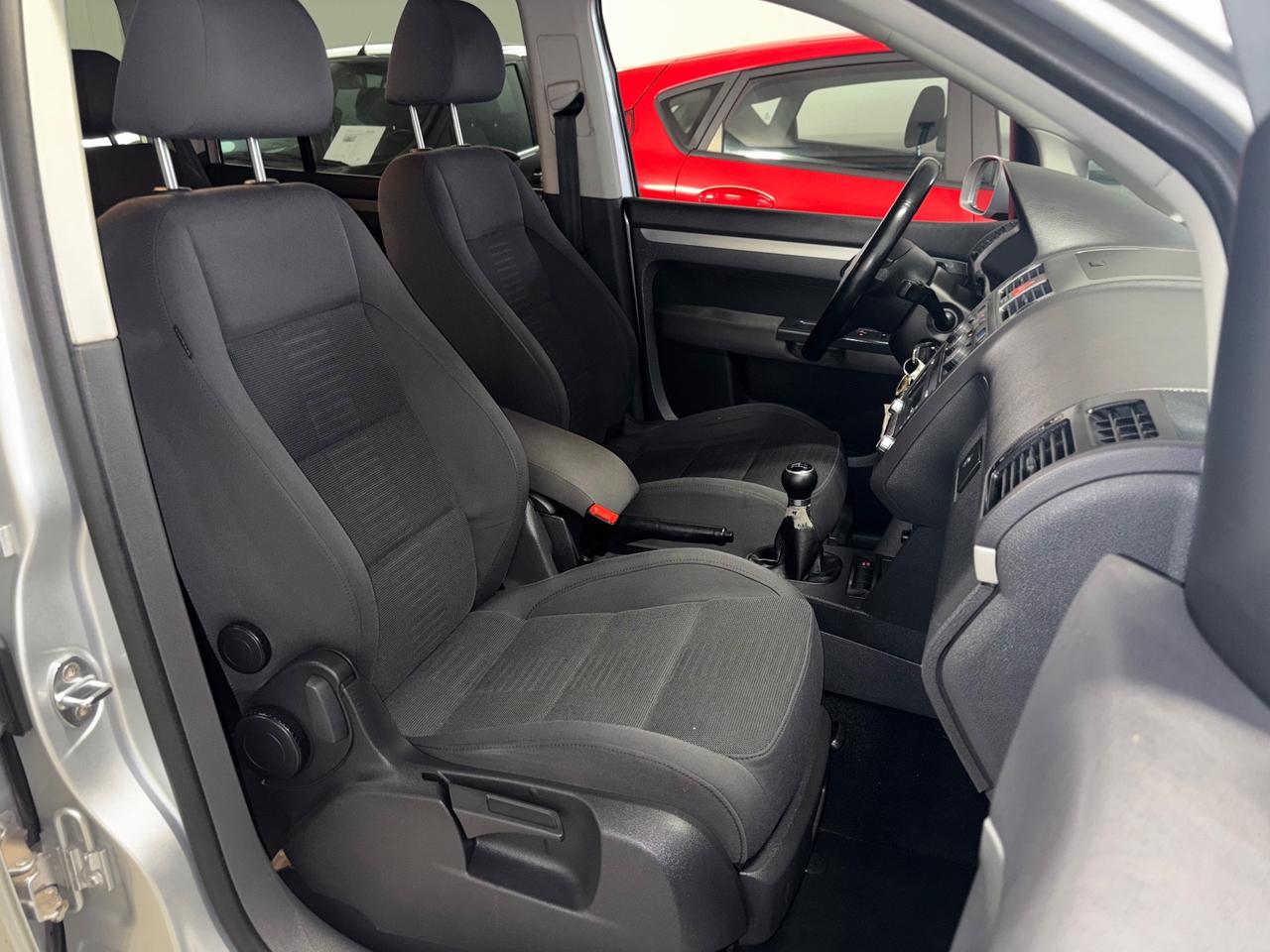 Volkswagen Touran 2.0 TDI 7 POSTI