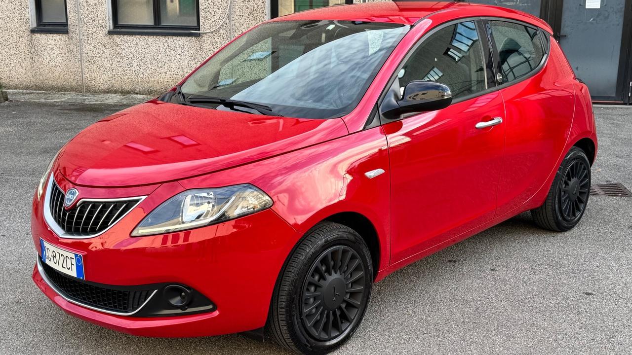 Lancia Ypsilon 1.0 FireFly 5 porte S&S Hybrid Ecochic Silver