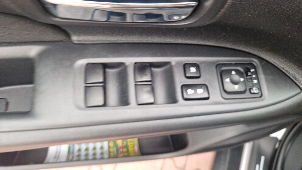 Mitsubishi Outlander 2.2 DI-D 4x4 full automatico