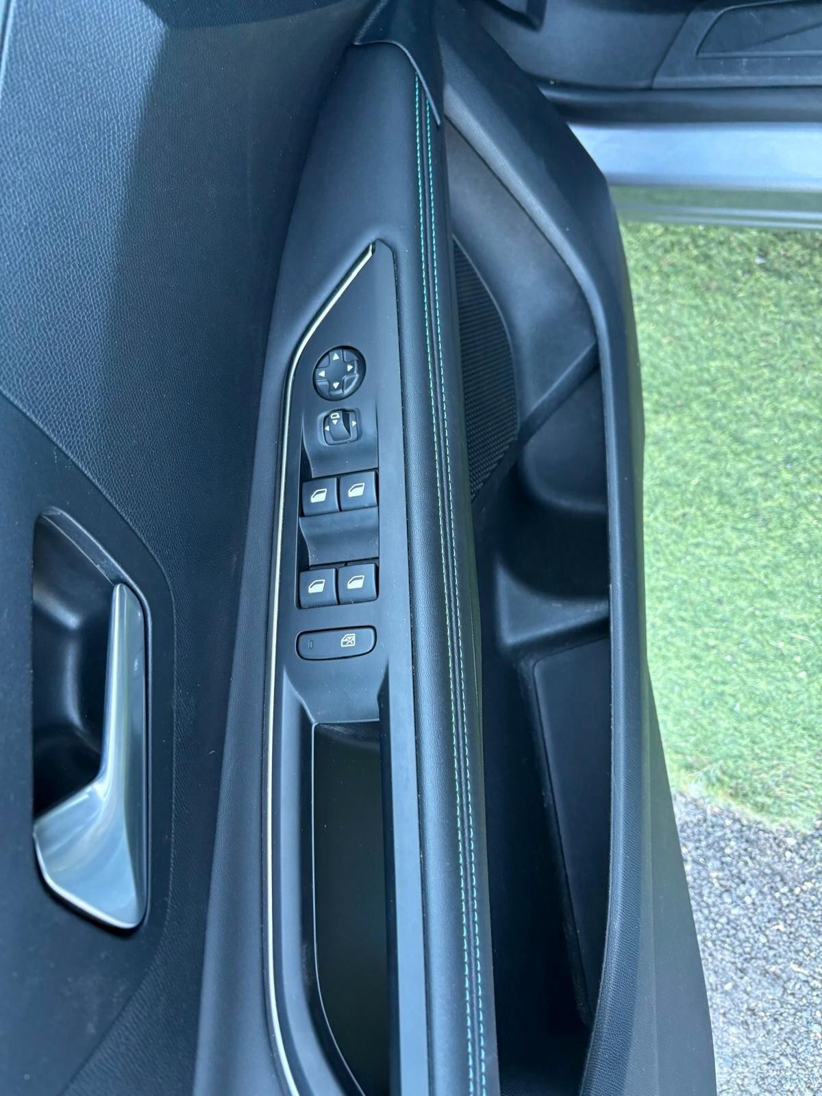Peugeot 3008 BlueHDi 130 S&S EAT8 Allure KM 16100