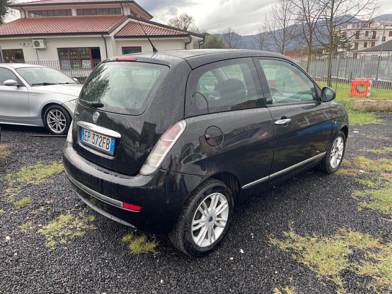 Lancia Ypsilon 1.3 MJT 75 CV Unyca
